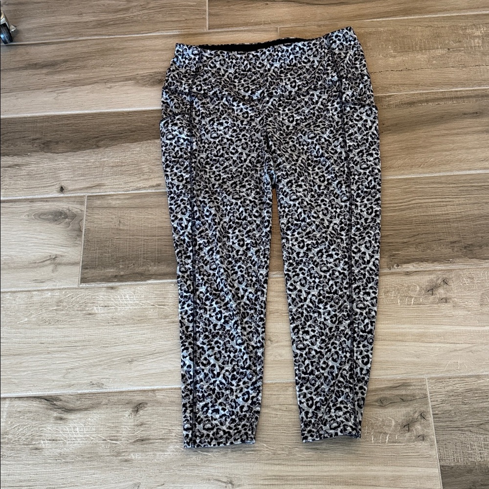 Chico's Zenergy 2 (12/14) animal print leggings
